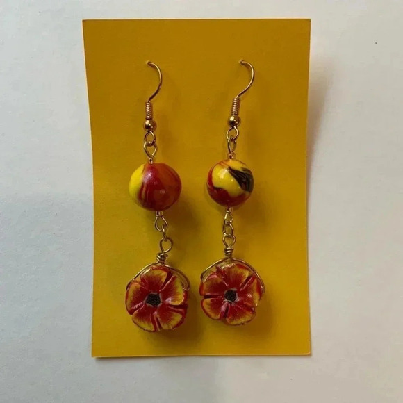 KVITKA CREATIONS Handmade Beaded Red Flower Earrings - Picture 12 of 13